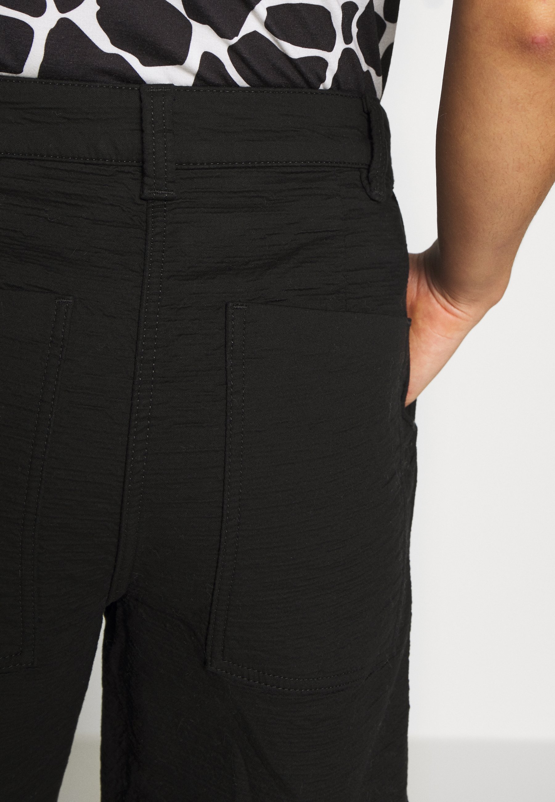 Weekday DELILAH TROUSER Bukse blacksvart Zalando.no Weekday DELILAH TROUSER - Bukse - black