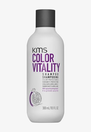 Flacon de shampooing KMS Color Vitality, 300 ml, pour la protection et la vitalité de la couleur, avec une illustration de grenade recyclée sur fond blanc avec un bouchon noir.