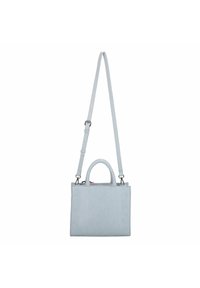 Borsa a mano in ecopelle blu chiaro con motivo a serpente testurizzato, dotata di manico superiore e tracolla regolabile. Forma rettangolare, accenti minimi.