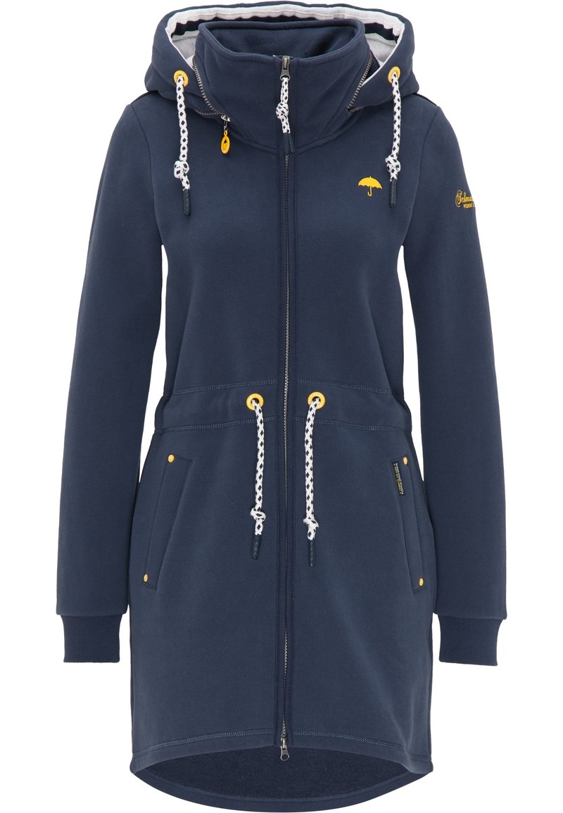 Navyblå fleecejacka med huva och hög krage, två framfickor, dragsko i midjan och detaljer i gult. Har en texturerad tyg.