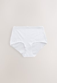 Ropa interior blanca de mujer de talle alto, colocada plana sobre una superficie clara, con un diseño sencillo con cintura y aberturas elásticas para las piernas.