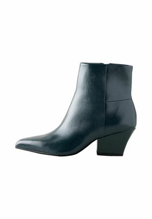 Black leather ankle boot with pointed toe and chunky mid-height heel, side zipper closure.