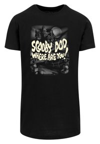 Svart kortermet t-skjorte med et grafisk design av et spooky hus, en fullmåne, og teksten "Scooby Doo, Where Are You?" i kremfarge.