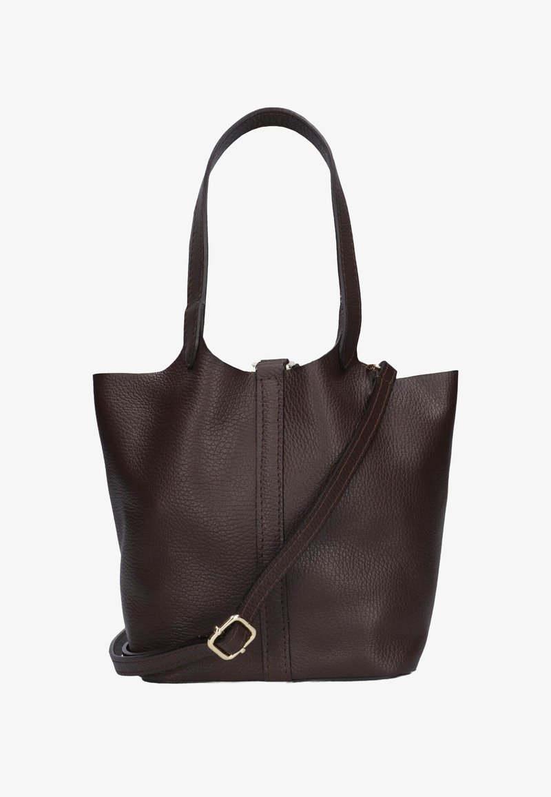 Donkerbruin, gestructureerde leren tote bag met twee handvaten en een lange verstelbare schouderband met een metalen gesp.