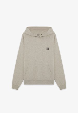 Hellgraue Kapuzenjacke aus einem weichen Baumwollmischgewebe. Verfügt über eine Kängurutasche, eine verstellbare Kapuze und ein kleines Logopatch auf der Brust.