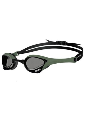 Occhialini da nuoto neri e verdi con un design elegante, lenti curve e cinturini neri regolabili. Presentano lenti anti-appannamento per una maggiore chiarezza.