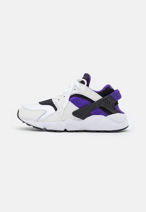 Trainers - white