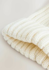 Unausgewählt, white
