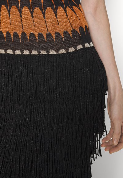 Lukhanyo Mdingi SOCIETY DRESS - Pulóverruha - mango/black/yellow