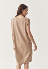 TATUUM EZIMI - Obleka/pulover - beige