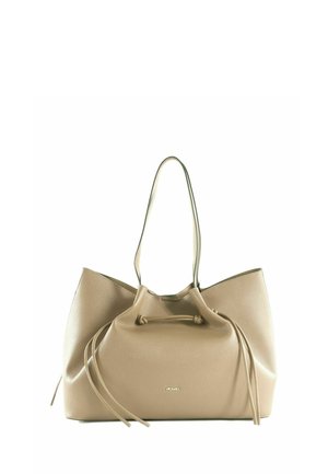 Sac fourre-tout en cuir beige avec un cordon de serrage, deux bretelles d'épaule et un petit logo en métal au centre avant.