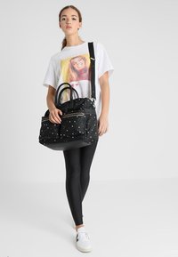 Kidzroom DIAPERBAG - Previjalna torba - black