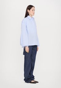 Fiorucci STRIPED SHIRT - Blusa com botões - light blue