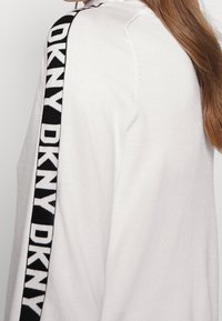 DKNY Stickad tröja - white