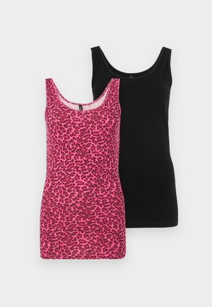 Kaks varrukateta topi, üks täiesti must ja teine roosa tumeda leopardimustriga, on sirgelt kerge taustaga pinnale laotatud.