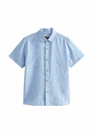 Chemise bleu clair à manches courtes avec des boutons en bois et un col étalé, posée à plat sur un fond blanc.