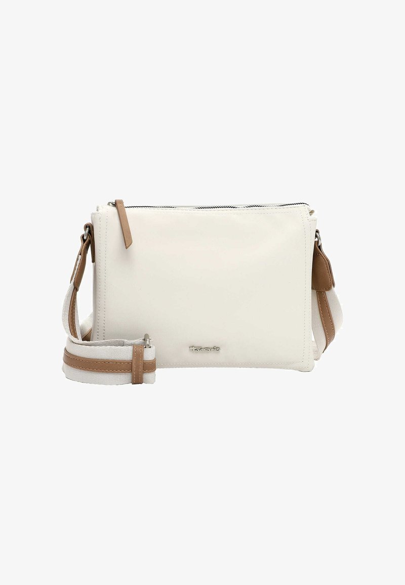 Petit sac bandoulière de couleur crème avec fermeture éclair argentée, tirette en cuir marron clair, et bandoulière en tissu réglable avec des accents en cuir marron clair.