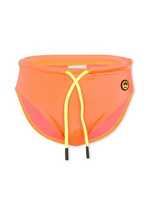 Jasnopomarańczowe slipy kąpielowe z żółtymi troczkami i małym czarno-żółtym okrągłym logo po prawej stronie.