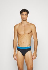 Tommy Hilfiger BRIEF 3 PACK - Klasični kroj - cerulean aqua/silver/fireworks