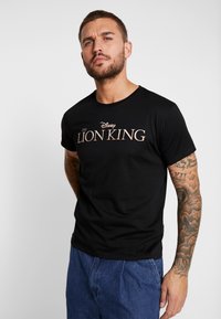 Mister Tee - LION KING LOGO TEE - Camiseta estampada - black Imagen en miniatura 1