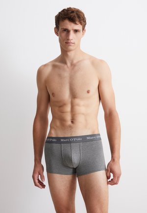 Graue Baumwollboxershorts mit körperbetontem Design, elastischem Bund mit "Marc O'Polo"-Logo, glatter Textur und einer Länge bis zur Mitte des Oberschenkels.