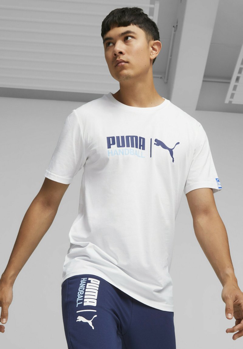 Puma HANDBALL Tshirt imprimé whitesilver sky/blanc ZALANDO.FR