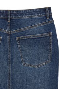 Jean en denim bleu foncé à taille haute, comportant deux poches arrière et des coutures jaunes contrastantes le long des coutures et des bords de poche.