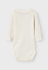 Langärmliger Bodysuit aus cremefarbener Baumwolle, mit rundem Ausschnitt und Druckknöpfen im Schritt für ein einfaches Ankleiden.
