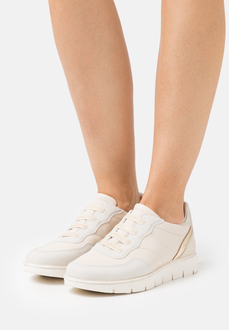 bugatti NICKI - Sneaker low - offwhite/beige