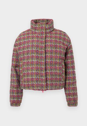 Gepolsterte, verkürzte Jacke mit hohem Kragen. Hergestellt aus einem mehrfarbigen, gewebten Stoff im karierten Muster. Verfügt über elastische Bündchen und einen pinken Reißverschluss.