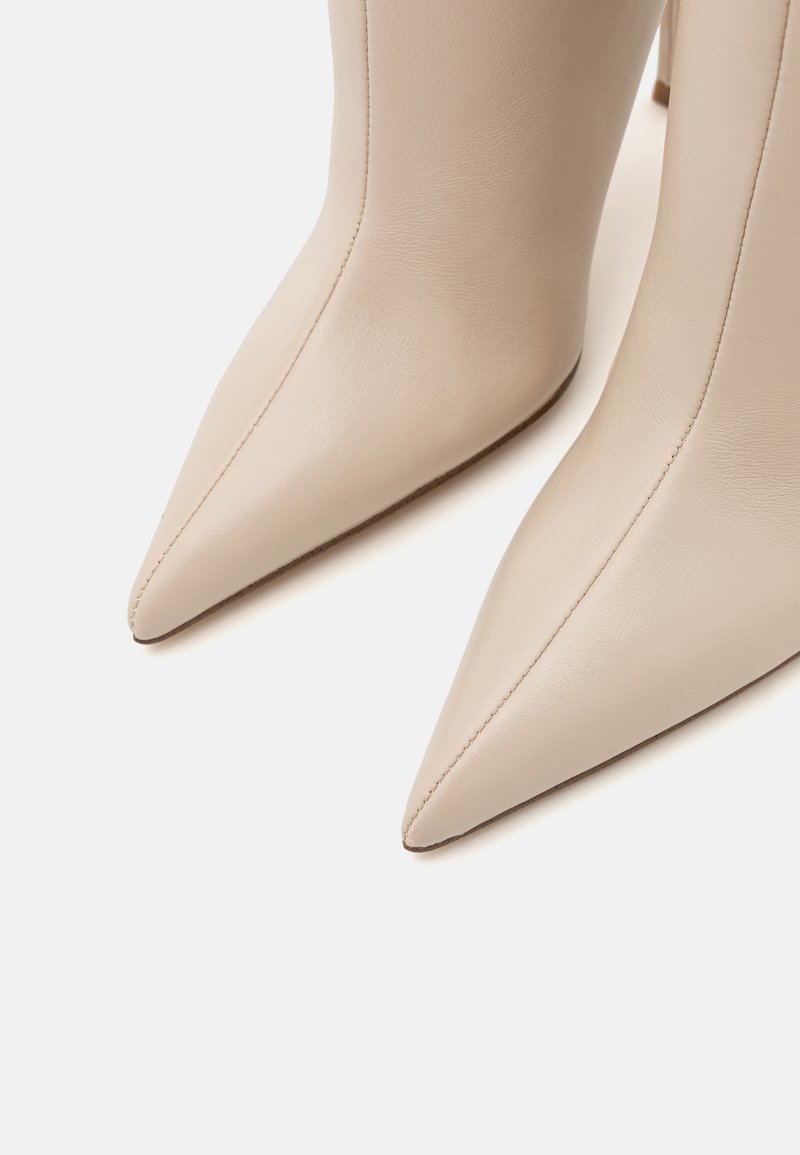 Steve Madden SCHMOOZE - Botas De Tacón - Bone/crema