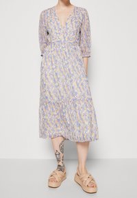 Second Female Robe de jour - multi-coloured