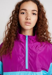 Urban Classics LADIES TONE STAND UP COLLAR JACKET - Vetrovka - viola/white/aqua
