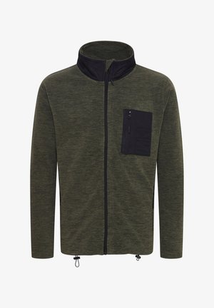 Fleece jack in donker olijfgroen met een hoge kraag, volledige rits, zwarte borstzak en een verstelbare zoom. Gelaagd stof met een subtiel patroon.