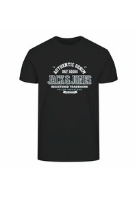 T-shirt noir avec texte blanc et bleu indiquant « Authentic Denim Dry Goods Jack & Jones Registered Trademark United Industries High Quality. »