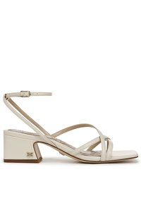 Beige hoge sandalen met een gekruist bandontwerp, vierkante teen en blokhak. Glad synthetisch materiaal met een gestructureerd voetbed.