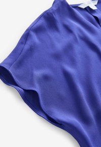 Unselected, blue