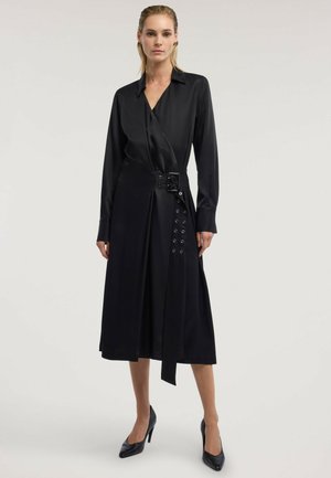 Trussardi, ABITO CHEMISIER CON FIBBIA - Blusenkleid - nero