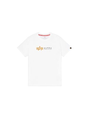 Hvit bomull T-skjorte med et sentralt logo i gull og svart, korte ermer, rund halslinning og en rød detalj i kragen.