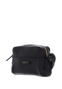 Borsa a spalla in pelle nera con zip dorata, forma rettangolare, placca con marchio e maniglia laterale. Texture liscia con dettagli di cucitura sottili.