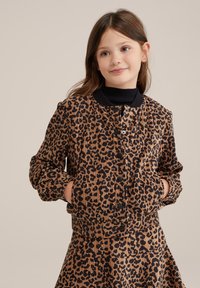 Bomberjacka med leopardmönster, lång ärm, ribbad mudd och krage. Tillverkad av texturerat tyg med svarta knappar och elastisk midja.