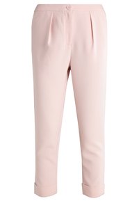 Pantalon court rose clair avec plis devant, ourlets retroussés et fermeture par bouton à la taille.