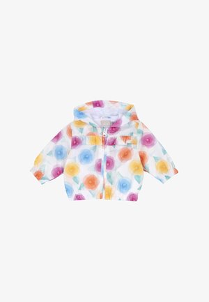 Chaqueta ligera con capucha de base blanca que presenta coloridas flores en acuarela en tonos de rosa, amarillo y azul, con puños elásticos y cremallera en la parte delantera.
