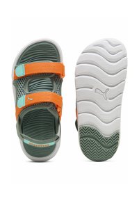 Puma EVOLVE - Pārgājienu sandales - green moon orange glo aquatic