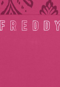Freddy Felpa con cappuccio - beetrootpurple aop ikatfuchsia
