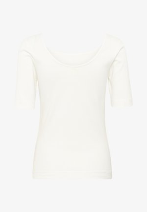 Bela majica s kratkimi rokavi, narejena iz mehkega in elastičnega blaga, z širokim izrezom in oprijetim krojem, ki se ponaša z gladko teksturo.