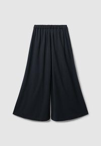 Schwarze, weite Hosen aus weichem Stoff, mit einem elastischen Bund und einem lockeren Schnitt, geeignet für die Freizeit.