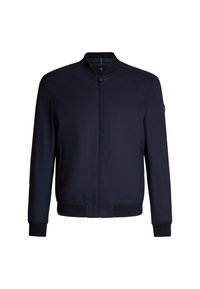 Marineblauwe bomberjack, lichtgewicht stof, ribbels aan de mouwen en onderkant, ritssluiting, zijzakken en een ronde logo patch op de mouw.