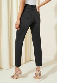 Friends Like These Tiesaus kirpimo džinsai - washed black