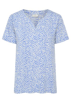 Blusa a maniche corte di colore azzurro chiaro con un motivo a pois bianchi irregolare. Presenta un design a scollo a V e una vestibilità morbida. Tessuto morbido e liscio.